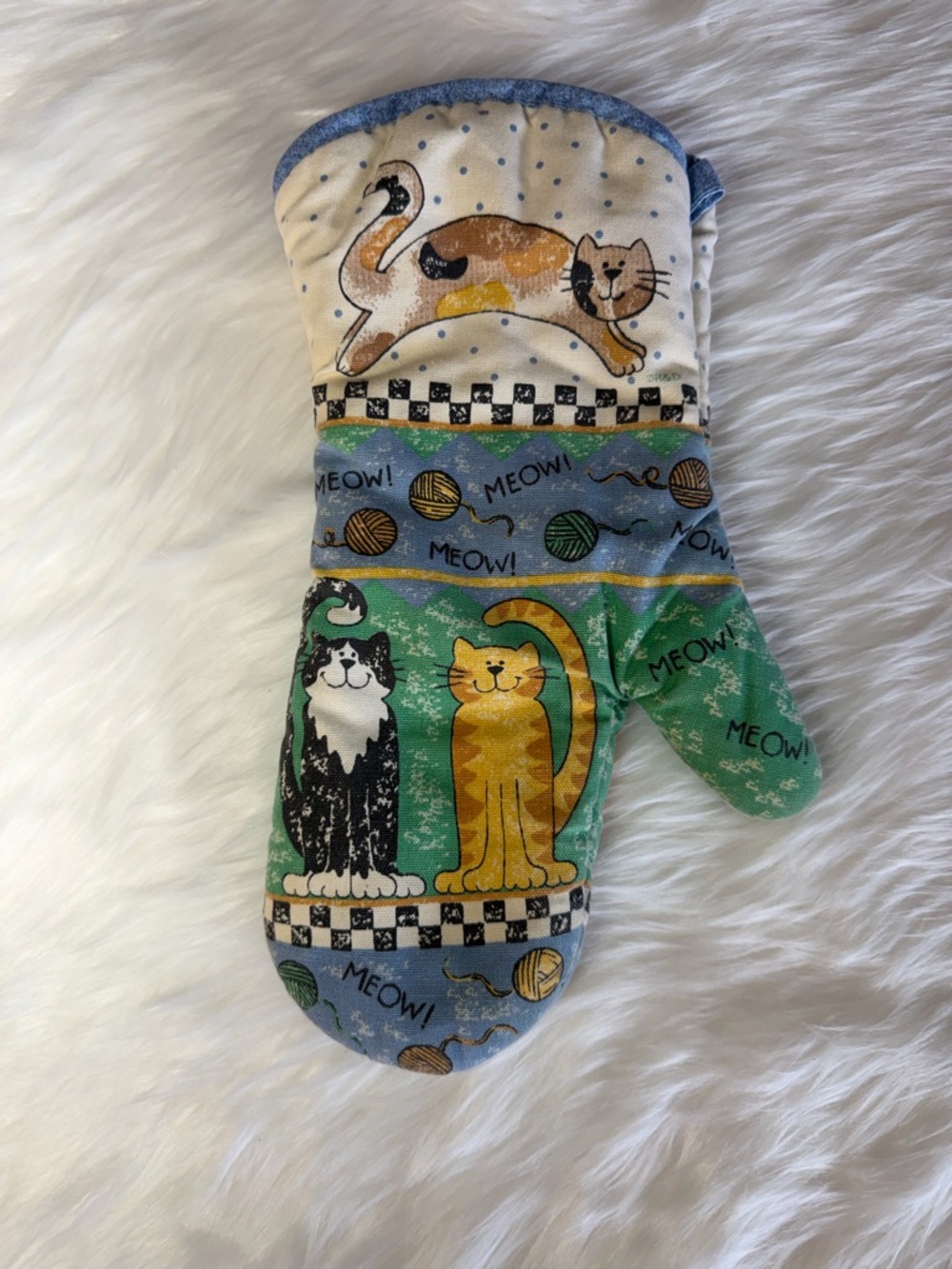 Vintage Playful Cat Print Oven Mitt in Green and Blue